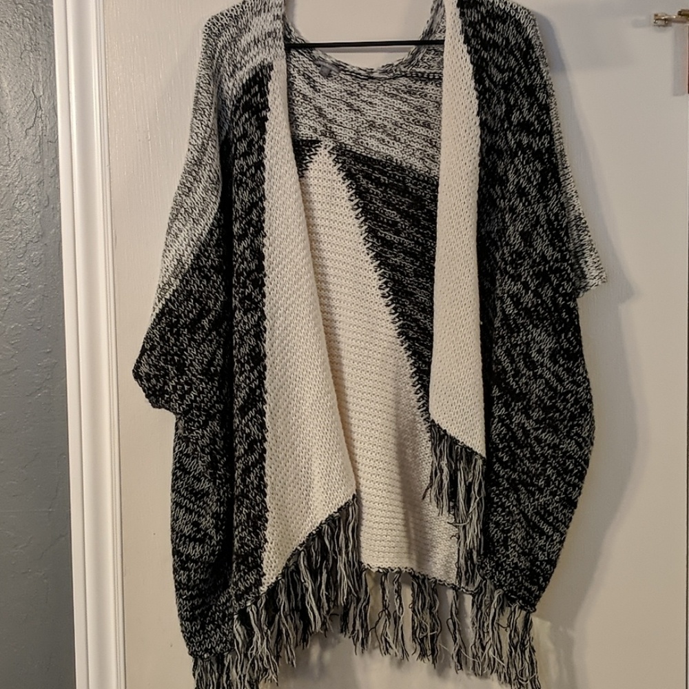 Quarter sleeve cardigan sweater